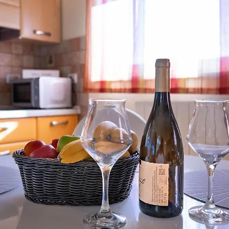 Apartman Strandnahe Mit Uberdachtem Balkon Und Garten Fazana