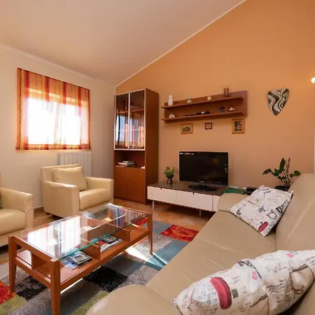 Strandnahe Mit Uberdachtem Balkon Und Garten