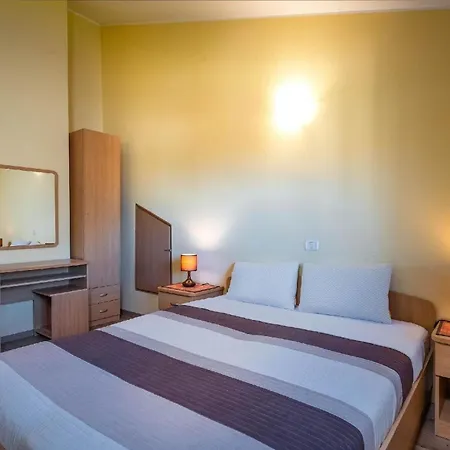 Strandnahe Mit Uberdachtem Balkon Und Garten Apartman Fazana