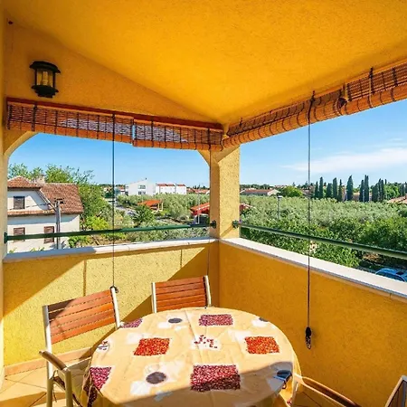 Strandnahe Mit Uberdachtem Balkon Und Garten Appartement